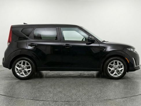 Used 2025 Kia Soul LX w/ LX Technology Package FWD image 11