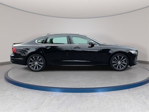 Used 2022 Volvo S90 B6 Momentum w/ Advanced Package image 5