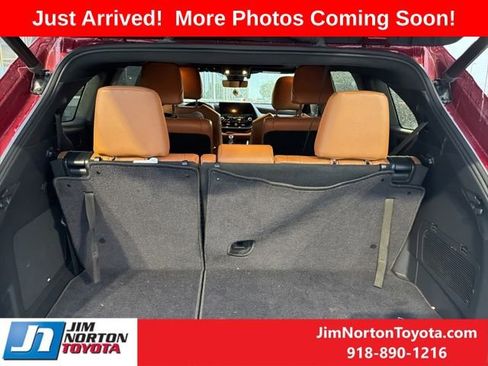 Used 2021 Toyota Highlander Platinum image 6