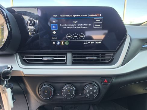 Certified 2024 Chevrolet Trax LS w/ LS Convenience Package FWD image 25