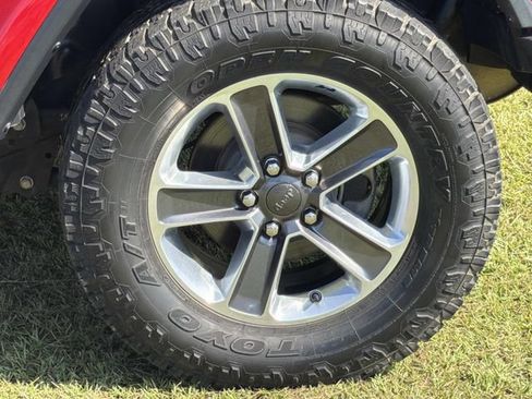 Used 2020 Jeep Wrangler Unlimited Sahara AWD/4WD image 16