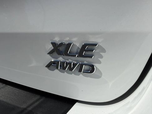 Used 2011 Toyota Sienna XLE AWD/4WD image 7