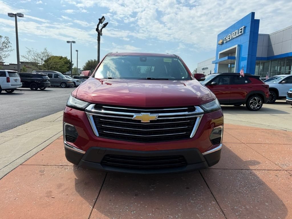 Used 2023 Chevrolet Traverse LT FWD image 2
