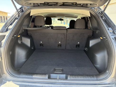 Used 2019 Jeep Cherokee Latitude w/ Popular Appearance Group FWD image 24