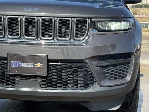 Used 2023 Jeep Grand Cherokee Laredo image 10