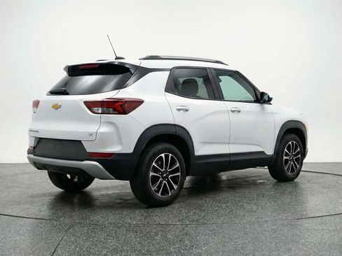 Used 2025 Chevrolet TrailBlazer LT image 9