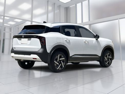 New 2026 Nissan Kicks SV image 4
