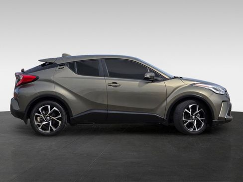 Used 2021 Toyota C-HR XLE FWD image 3