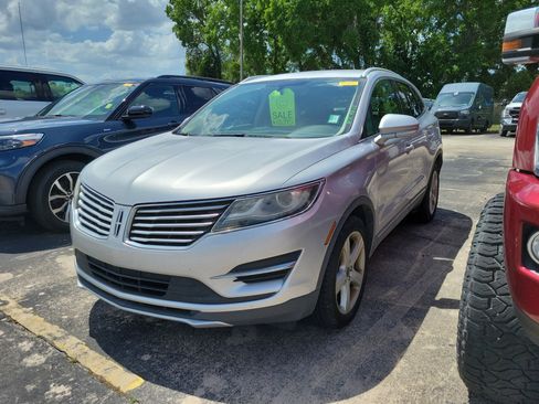 Used 2017 Lincoln MKC Premiere image 3