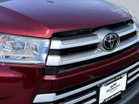 Used 2018 Toyota Highlander XLE AWD/4WD image 29
