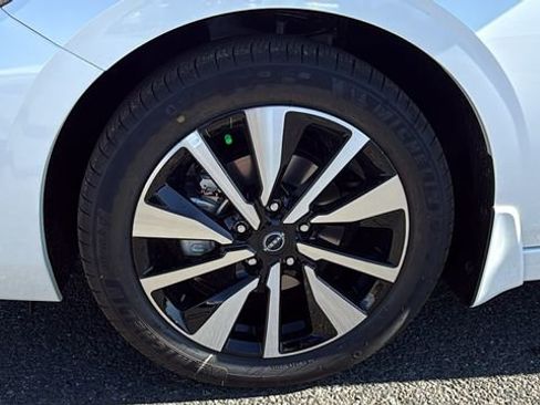 New 2025 Nissan Sentra SV w/ SV Premium Package image 9