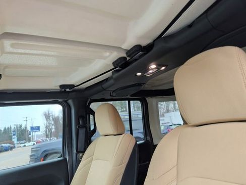 Used 2022 Jeep Wrangler Unlimited Sport image 25