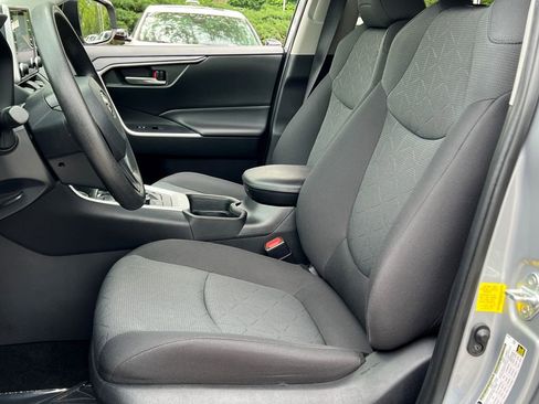 Used 2021 Toyota RAV4 XLE w/ Convenience Package AWD/4WD image 7
