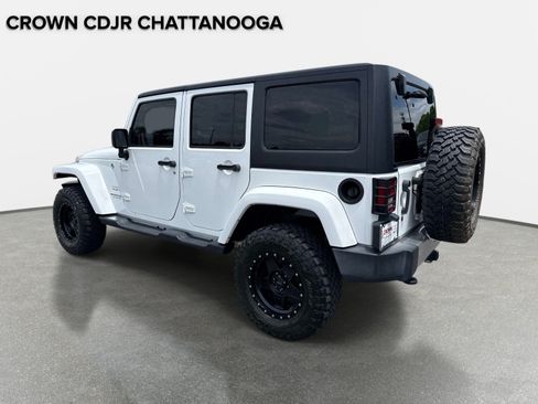 Used 2017 Jeep Wrangler Unlimited Sahara w/ Max Tow Package AWD/4WD image 6