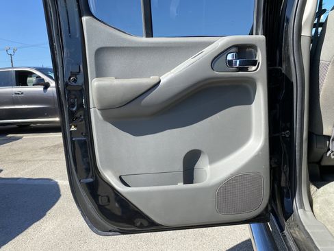 Used 2018 Nissan Frontier SV image 17