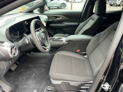 Used 2026 Chevrolet Equinox EV LT FWD image 9