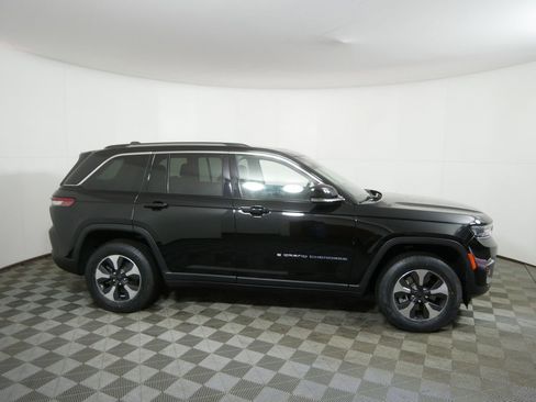 Used 2022 Jeep Grand Cherokee Limited 4xe image 2