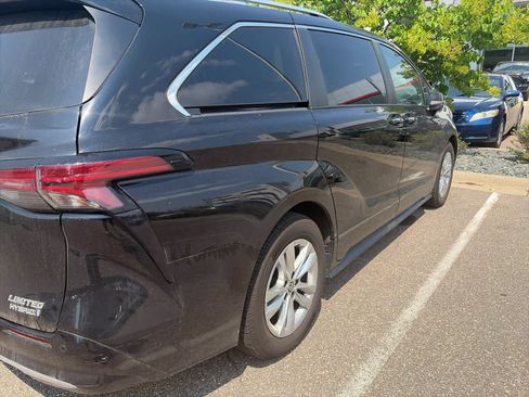 Certified 2022 Toyota Sienna Limited AWD/4WD image 6