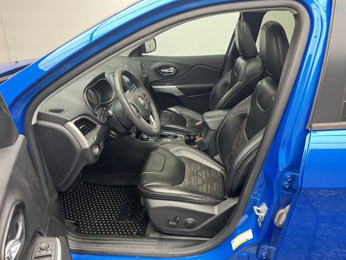 Used 2022 Jeep Cherokee Latitude w/ Sun & Sound Group image 3