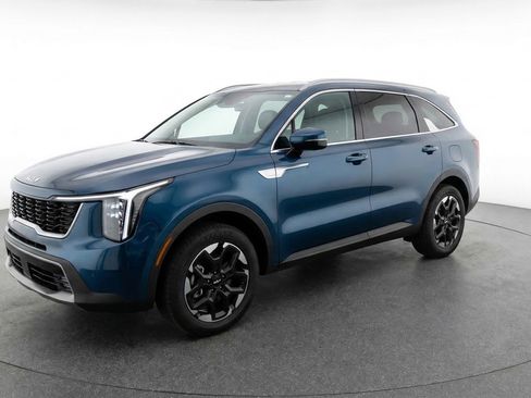 Used 2024 Kia Sorento S image 3