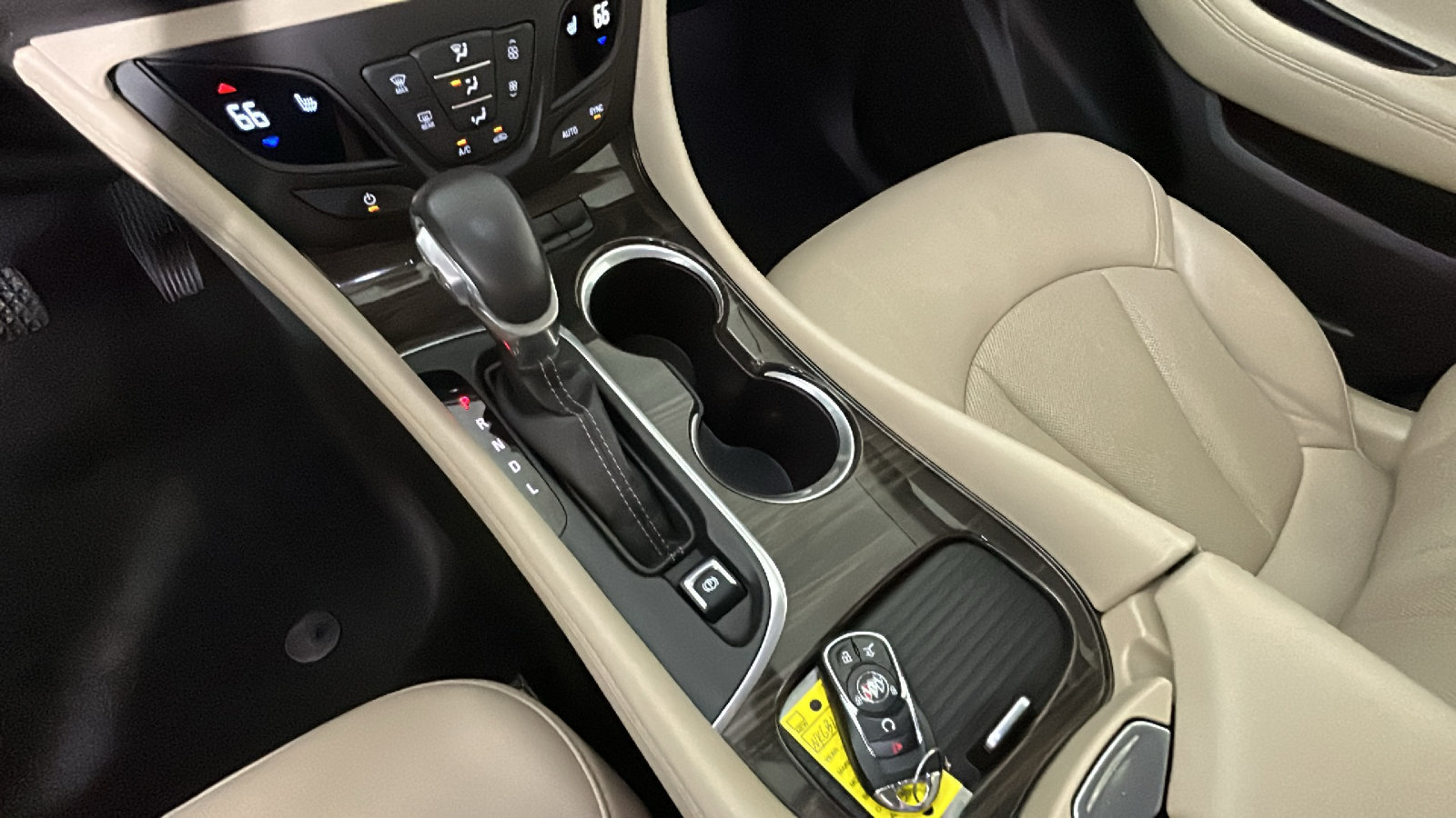 Used 2020 Buick Envision Essence FWD image 25