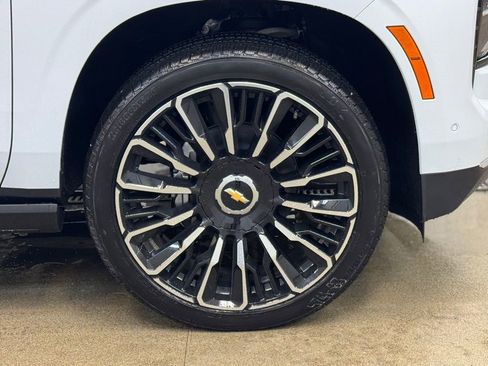New 2026 Chevrolet Suburban High Country AWD/4WD image 4