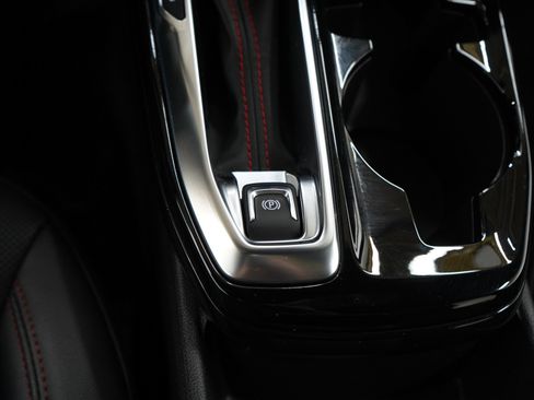 Used 2024 Chevrolet Trax RS w/ Sunroof Package image 24