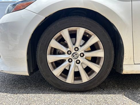 Used 2020 Toyota Camry LE FWD image 7