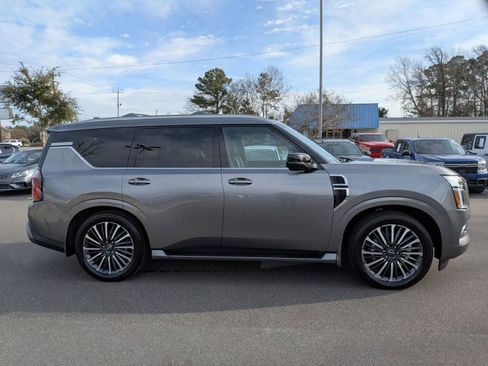 Used 2025 Nissan Armada Platinum Reserve image 2