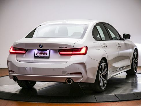 Used 2023 BMW 330i Sedan w/ Convenience Package RWD image 5