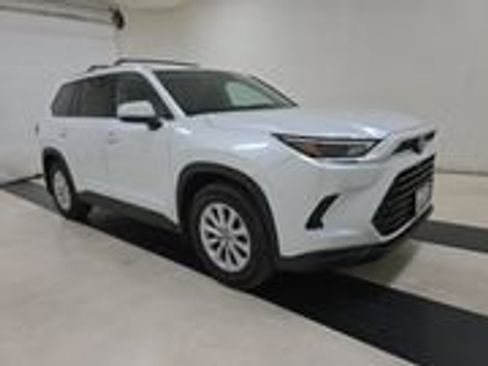 Used 2024 Toyota Grand Highlander XLE FWD image 1