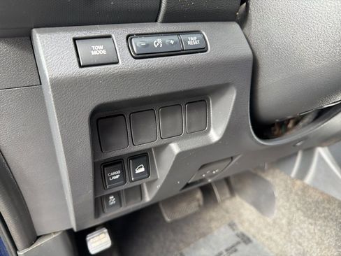 Used 2022 Nissan Frontier SV image 16