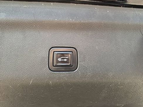 Used 2022 Chevrolet Suburban Z71 w/ Z71 Off-Road Package image 39