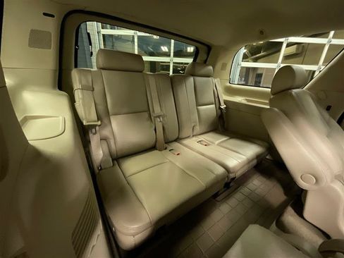 Used 2007 Cadillac Escalade AWD w/ Information Package image 27