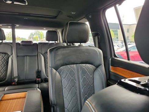 Used 2022 Jeep Grand Wagoneer Series III AWD/4WD image 12