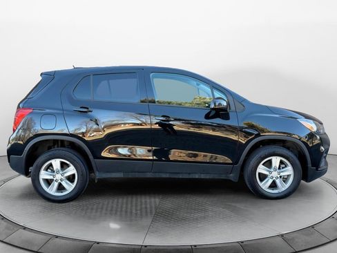 Used 2022 Chevrolet Trax LS w/ Tint and Cruise Package image 6
