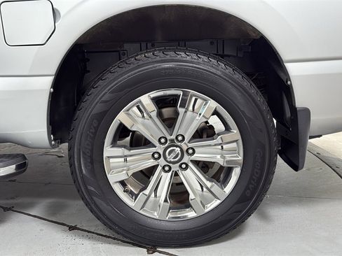 Used 2018 Nissan Titan SV w/ SV Convenience Package image 23