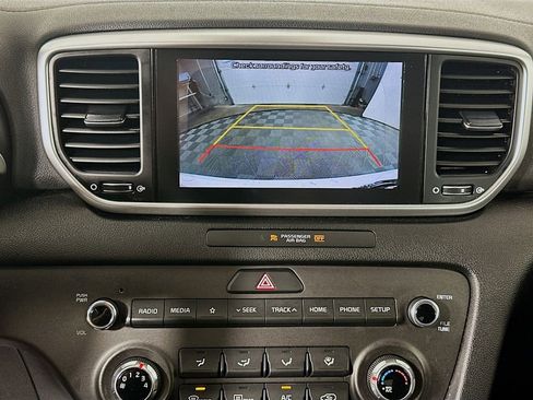 Used 2020 Kia Sportage LX image 13