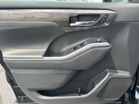 Used 2020 Toyota Highlander Limited AWD/4WD image 11