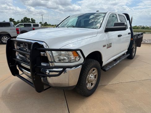 Used 2015 RAM 2500 Tradesman w/ Chrome Appearance Group AWD/4WD image 3