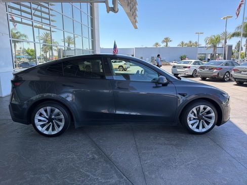 Used 2026 Tesla Model Y Long Range AWD/4WD image 3