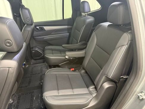 Used 2025 Buick Enclave Preferred AWD/4WD image 21