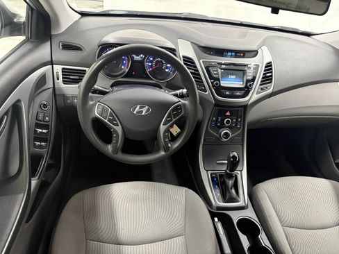 Used 2015 Hyundai Elantra SE w/ Option Group 02 FWD image 10