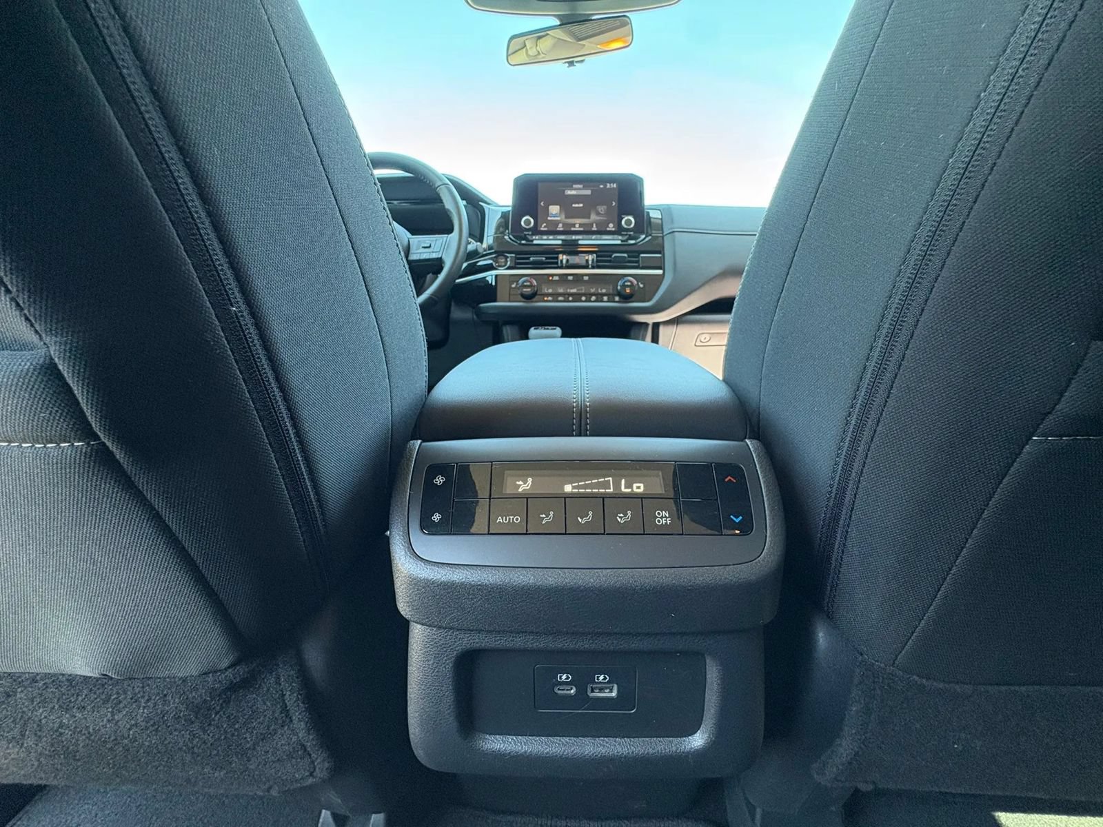 Used 2025 Nissan Pathfinder SV FWD image 17