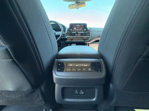 Used 2025 Nissan Pathfinder SV FWD image 17