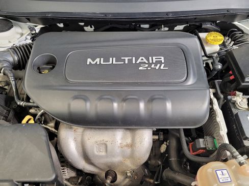 Used 2019 Jeep Cherokee Latitude Plus w/ Cold Weather Group AWD/4WD image 30