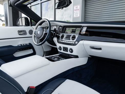 Used 2018 Rolls-Royce Dawn image 2