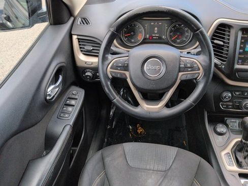 Used 2015 Jeep Cherokee Latitude AWD/4WD image 17