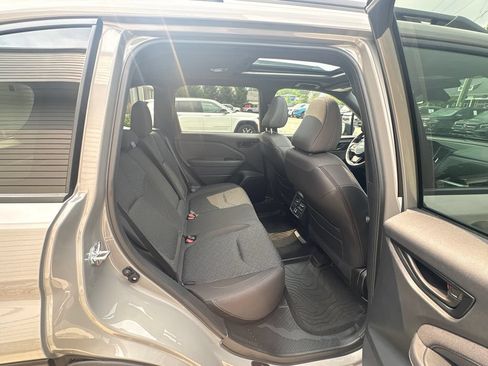 Used 2025 Subaru Forester Premium AWD/4WD image 48