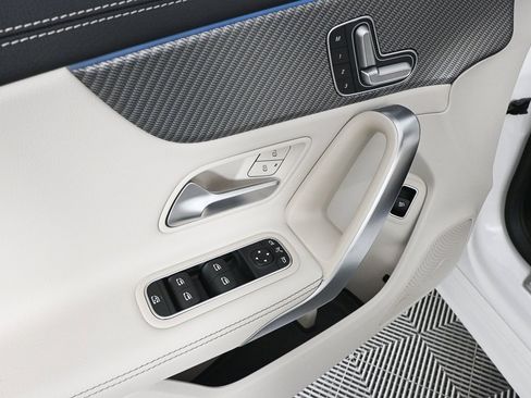 Used 2025 Mercedes-Benz CLA 250 image 8